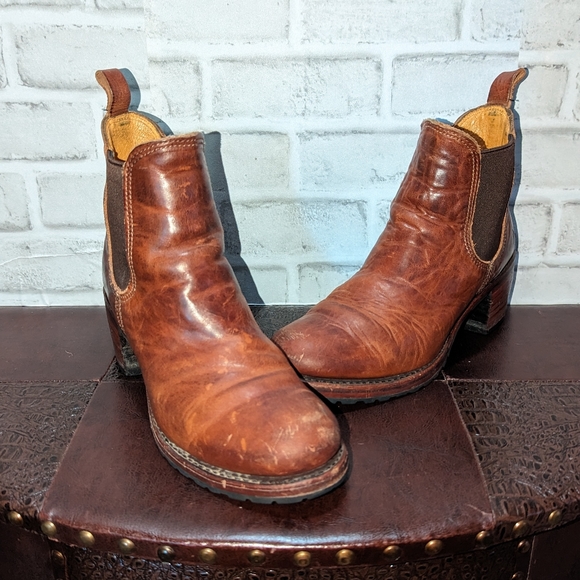 Frye Sabrina Chelsea Burgundy Red Leather Vintage-Retro Classic Moto Ankle Boots - Picture 10 of 15